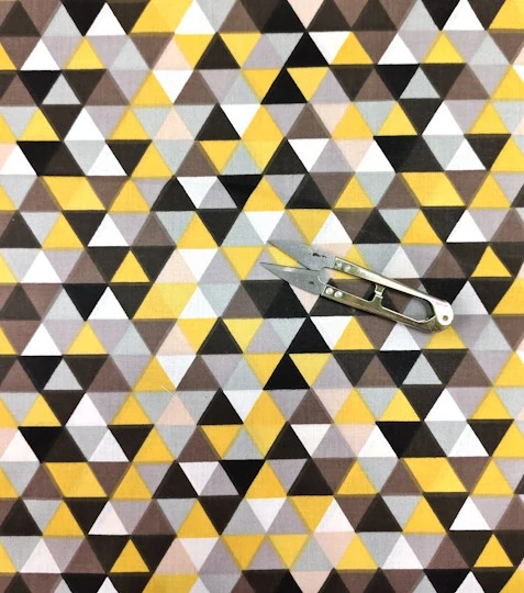 Bavlněná látka triangl žlutý