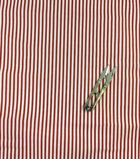 Bavlněná látka proužky červené 3 mm