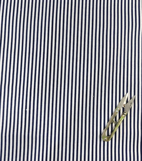 Bavlněná látka proužky tmavě modré 3 mm