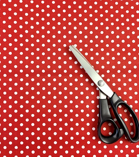 Bavlněná látka puntíky červené 6 mm