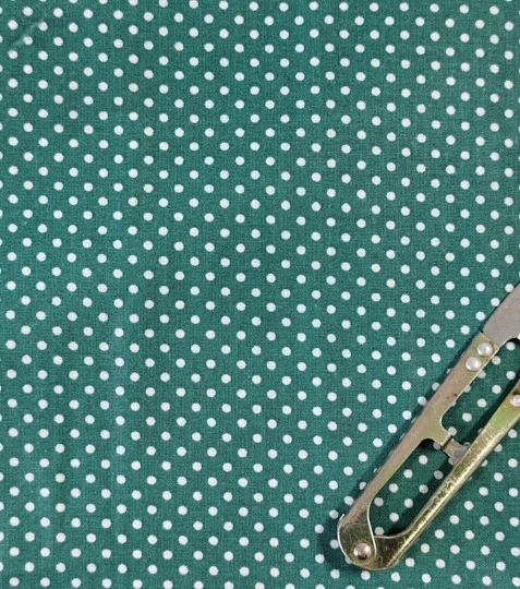 Bavlněná látka puntíky zelené 2mm