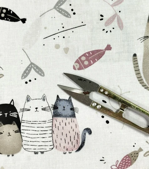 Bavlněná látka kočičí rodinka růžová