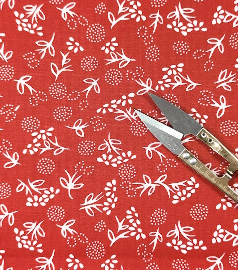 Bavlněná látka mechové kvítky na červené