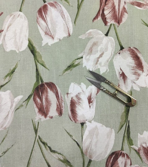 Dekorační látka tulipány na světle zelené