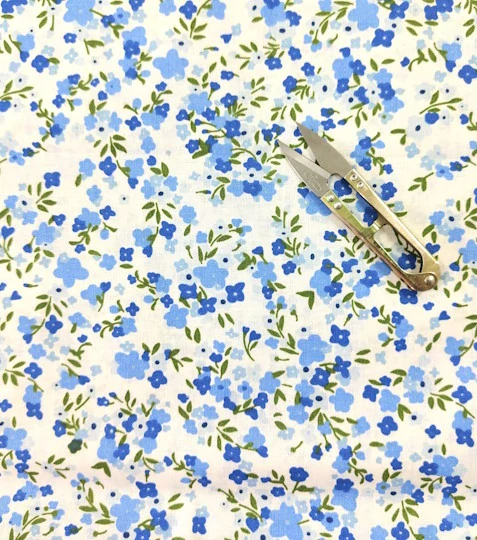 Bavlněná látka drobné kvítky modré