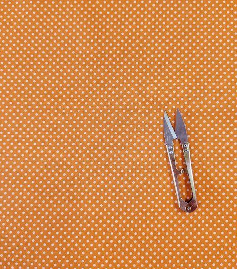 Bavlněná látka puntíky oranžové 2mm