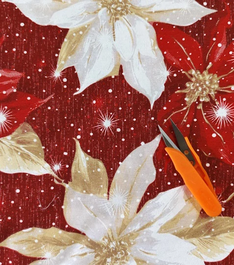 Vánoční dekorační látka – Vánoční hvězda (Poinsettia) na červené